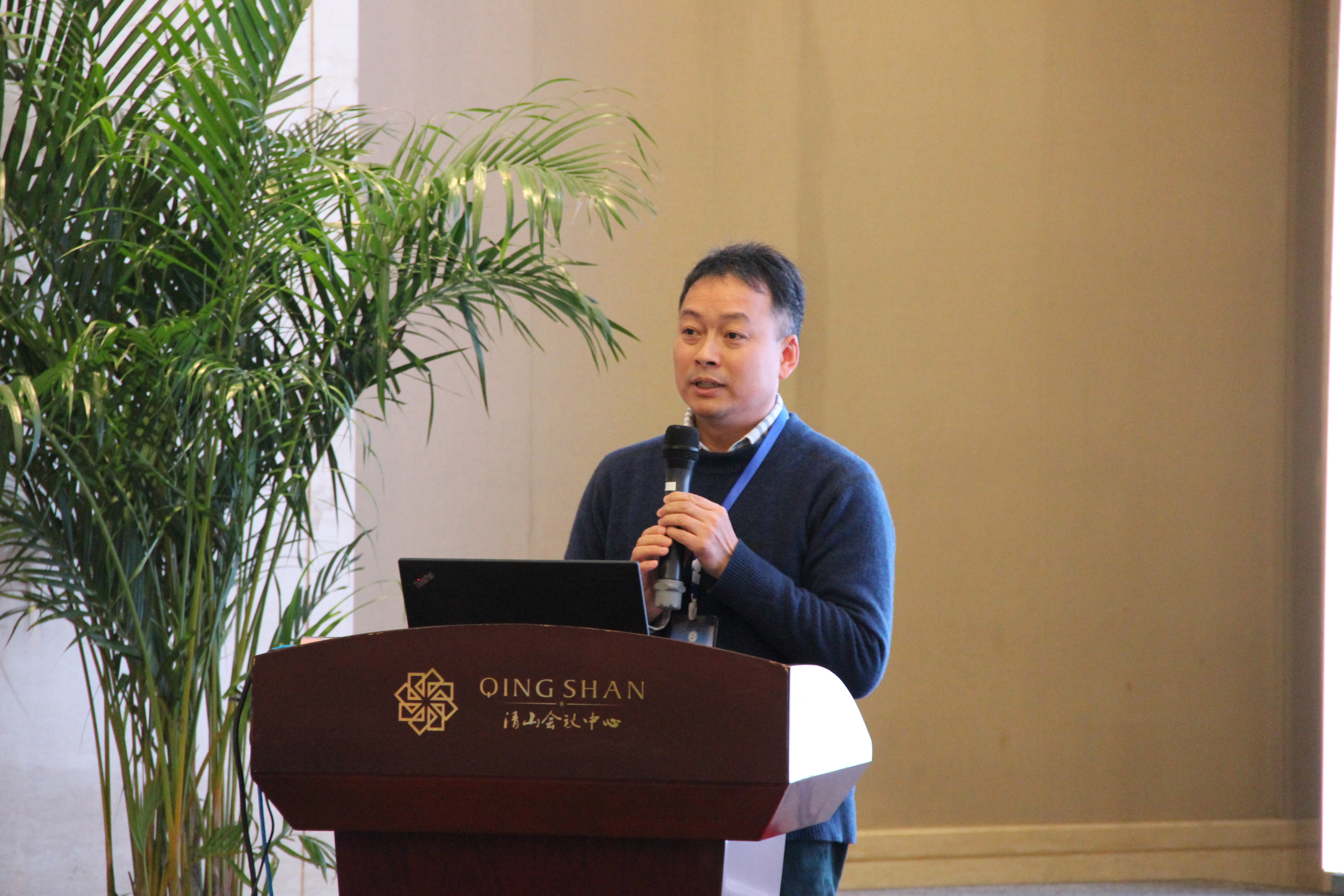 智慧城市 作者白玉萌 西南交通大学教授 《智慧城市》主编 人物简介
