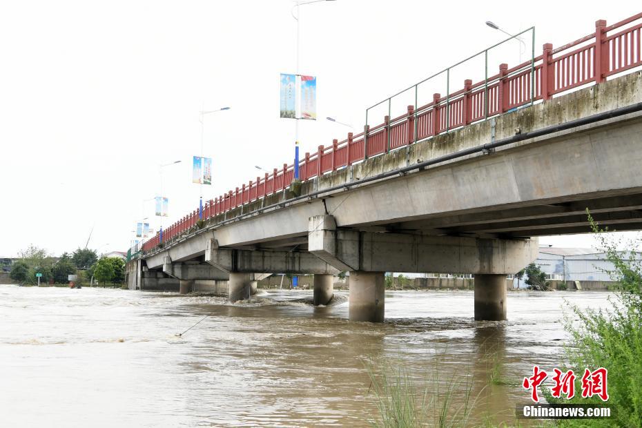 成都金堂县遭遇有历史记录以来第二大洪峰