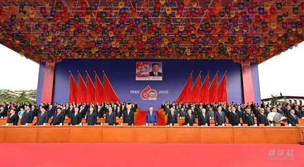 西藏自治区成立60周年庆祝大会隆重举行 习近平出席大会